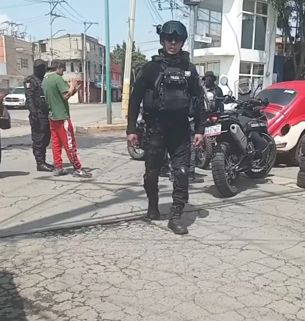 Elementos no identificados intimidan a ciudadano en Los Reyes La Paz ...